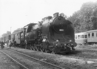 Parní lokomotiva 464.051